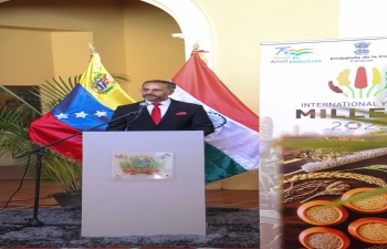 As part of AKAM, Amb. Abhishek Singh addressed a gathering in the presence of Mayor of Valencia H.E. Julio Fuenmayor, on the achievements of India in various fields. Amb. also spoke on LiFE initiative as well the International Year of Millets.